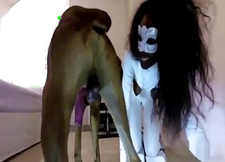 Black chick dressed in white wants to get fucked by a brown dog